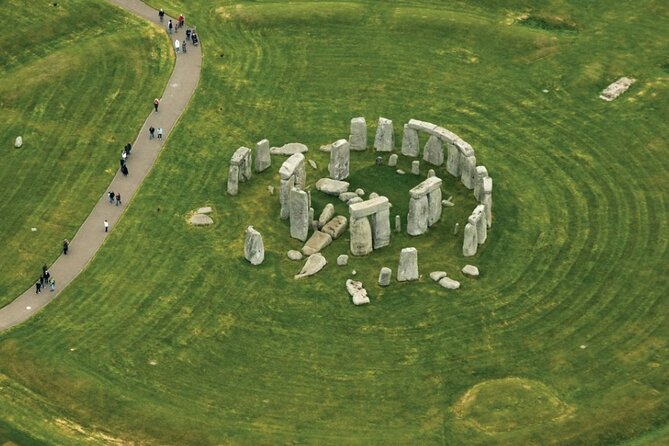 Stonehenge & Salisbury Cathedral Private Day Trip From Bath - Stonehenge