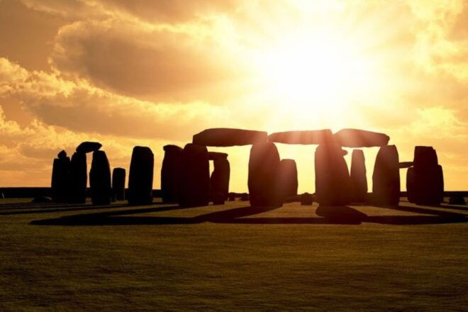 Stonehenge Special Access - Evening Tour From London - Stop at Silbury Hill and West Kennet Long Barrow