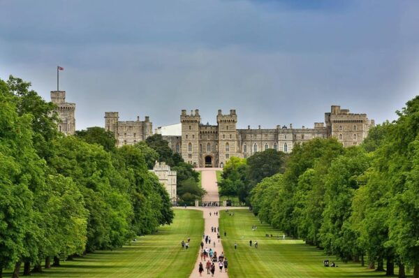 Stonehenge Windsor Castle: Private Tour - Duration and Availability