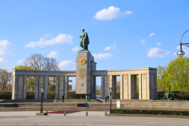 Stories of Berlin – Walking Tour for Couples - Related Options and Tours