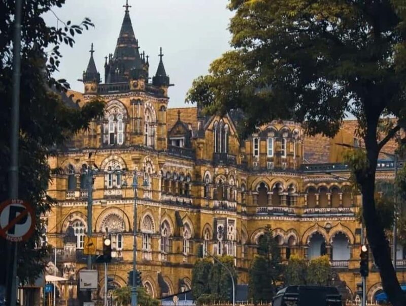 Stories of Mumbai: Heritage Walk with Hidden Tales - The Starting Point: Gateway of India and Colonial Landmarks