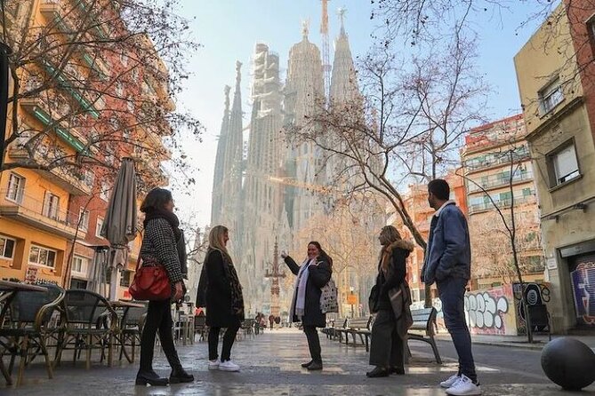 Stories of Sagrada Familia Insider Tour With Priority Access - Meeting Point Details