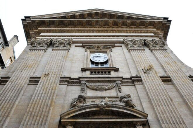 Storytelling Tour of Croix-Rousse in English - Meet Historical Characters