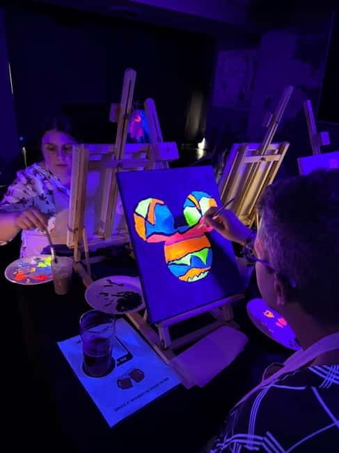 Strasbourg: Painting in the dark workshop with drinks - Good To Know