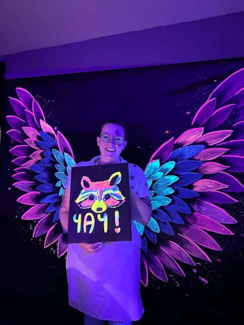 Strasbourg: Painting in the dark workshop with drinks - The Experience Provider: Creative Apero