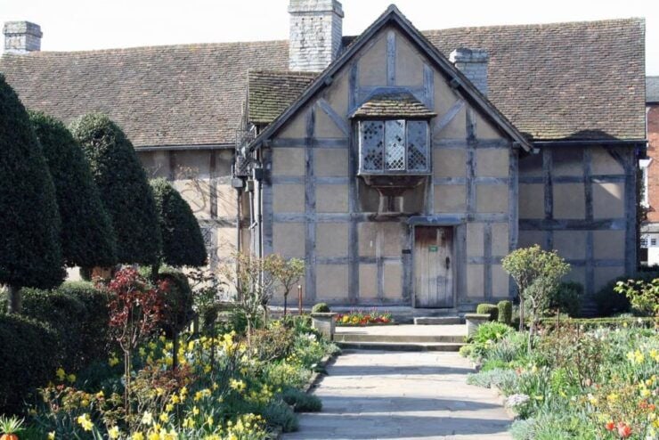 Stratford : Quirky Self-Guided Smartphone Heritage Walks - Hidden Gems of Stratford-Upon-Avon