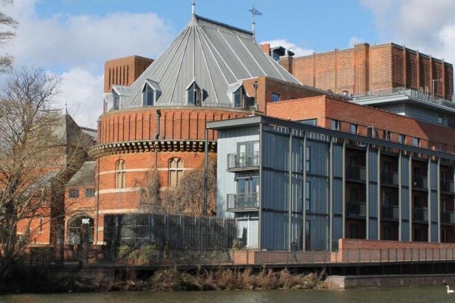 Stratford : Quirky Self-Guided Smartphone Heritage Walks - Fun and Addictive Clue-Solving Adventure