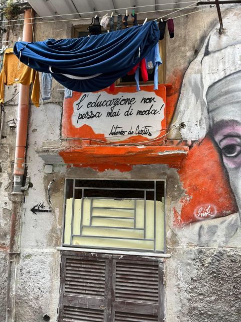 Street Art Tour of the Spanish Quarters & Maradona Idol - Spanish Quarters Exploration