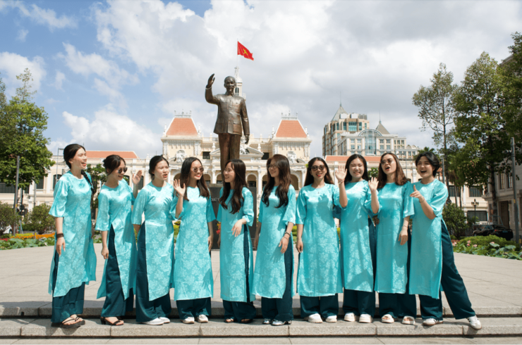 Street Food and Sightseeing Night Tour | Ao Dai Female Rider - Good To Know