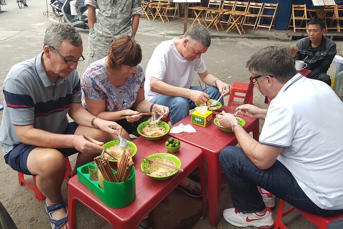 Street Food Tour With Hanoian Snacks - Itinerary and Activities