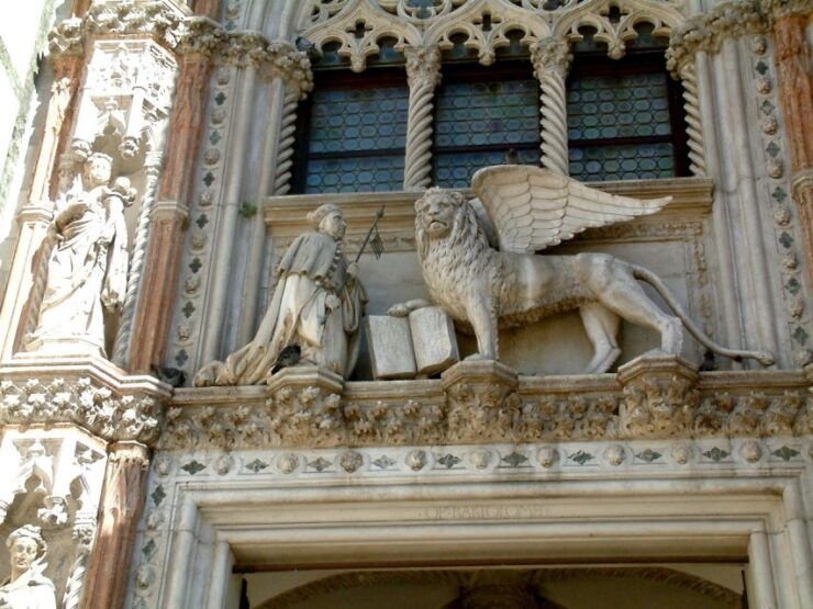 Stroll The Halls of Doges Palace on a Guided Tour in Venice - Experience Highlights