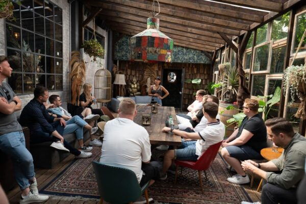 Subculture and Art Tour - Local Guides and Expertise
