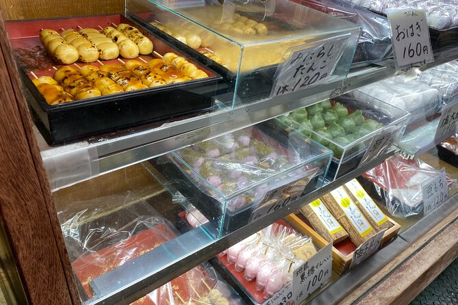 Sugamo: Exploring Grandmas Harajuku and Rikugien Garden - Trying on Traditional Attire