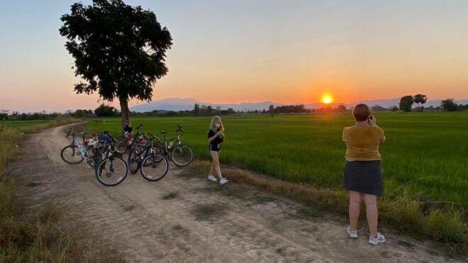 Sukhothai: 2.5-Hours Guided Countryside Sunset Bike Tour - Live Tour Guide