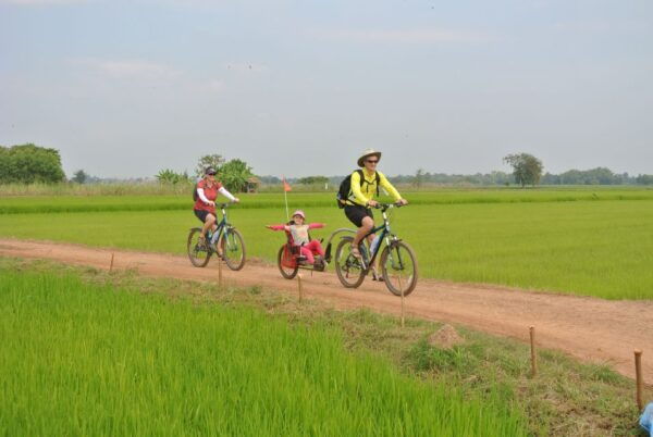 Sukhothai: Historical Park & Countryside Cycling Tour - Lunch at Local Thai Restaurant