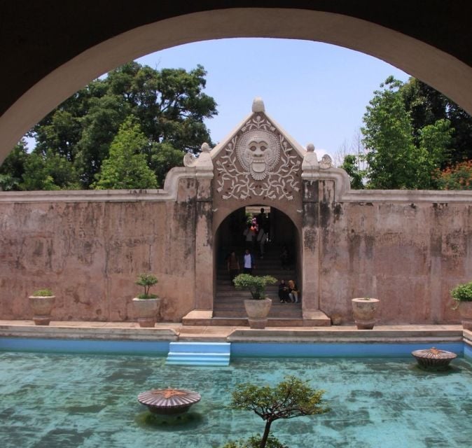 Sultan Palace, Pramban Temple and Water Castle Guide Tour - Tour Details