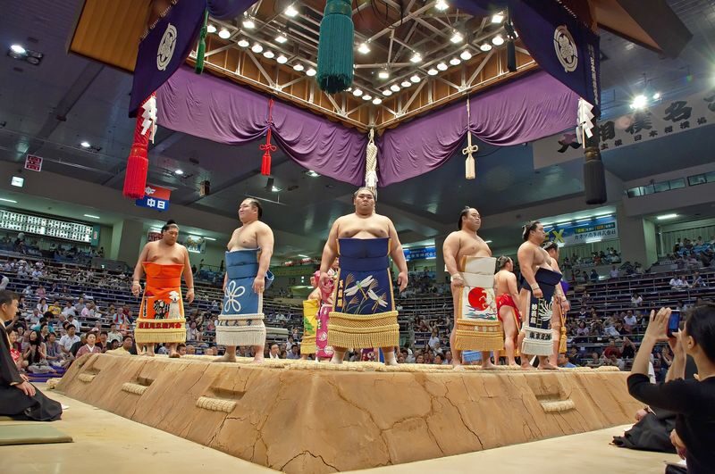 Sumo Tournament Experience in Nagoya - The 13:45 meeting and getting inside