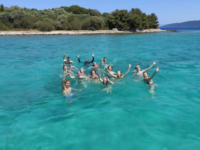 Sun and Sea Retreat: Full-Day Tour With Swimming and Lunch - Additional Tips for Enjoyment