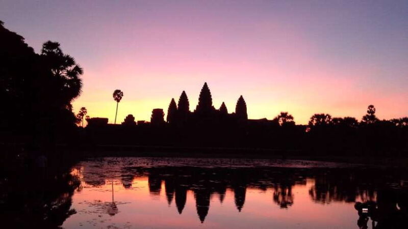 Sun Rise Small Group Day Tour in Temples of Angkor - The Itinerary: What to Expect on This Sunrise Adventure