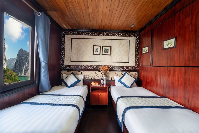 Sunlight 3D2N Cruise: Ha Long Bay, Sung Sot, Ti Top - The Hanoi ride and first look at Ha Long Bay