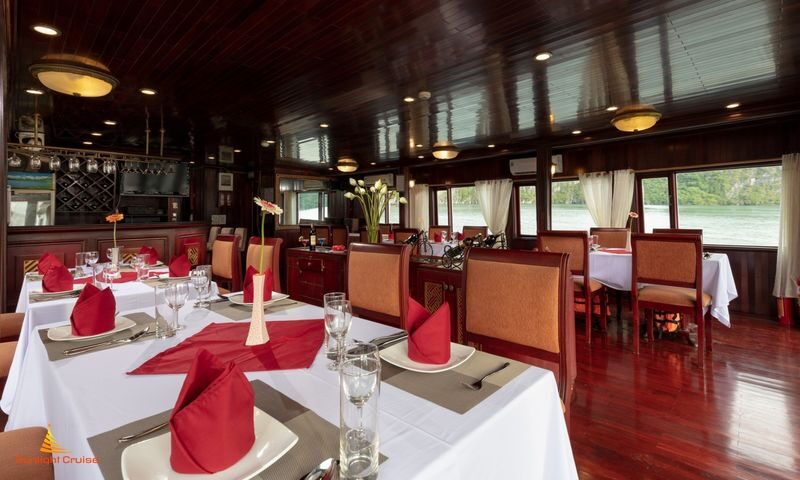 Sunlight 3D2N Tour: Ha Long Bay Cruise & Hotel at Cat Ba Island - Food, guides, and the small print that matters