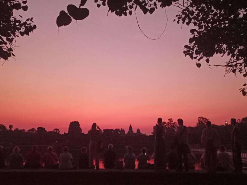 Sunrise at Angkor Wat with a sharing group - Good To Know