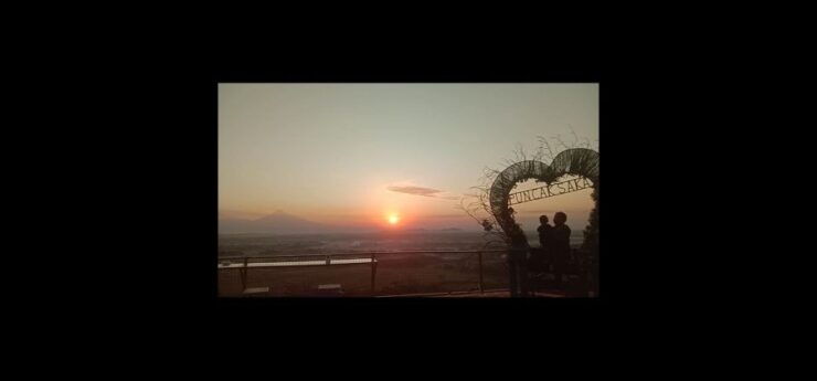 Sunrise at Puncaksaka. Borobudur, Pawon & Mendut Temple. - Sunrise at Puncaksaka
