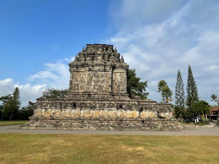 Sunrise at Punthuk Setumbu, Borobudur Temple, Mendu & Pawon - Booking Details