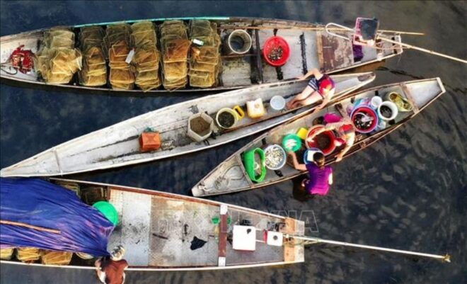 Sunrise Floating Market on Tam Giang Lagoon - Key Attractions
