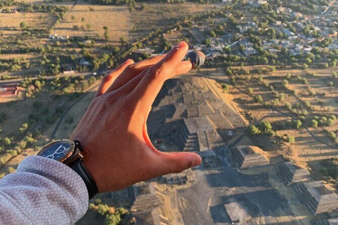 Sunrise HotAir Balloon Adventure Over Teotihuacan's Pyramids - The Flight: Breathtaking Views at Sunrise