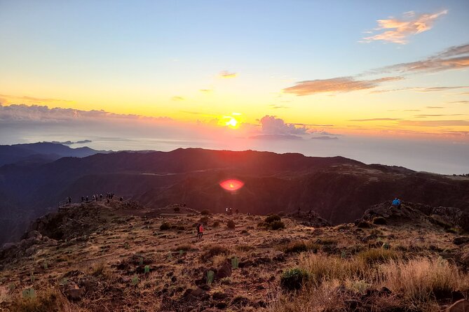 Sunrise in Areeiro Peak Private Tour - Tour Guide Experience