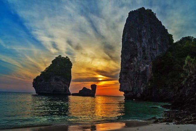 Sunrise Premium Tour to Phi Phi Island by Speed Boat - Good To Know