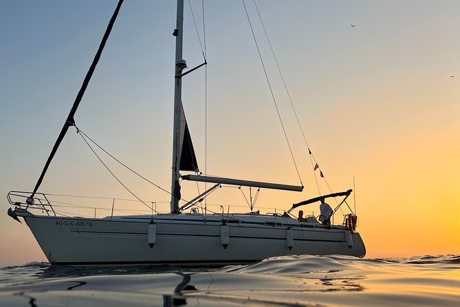 Sunrise Small-Group Barcelona Boat Trip Plus Breakfast - Meeting and Location