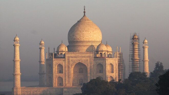Sunrise Taj Mahal Tour From Delhi By Car - Private Car and Complimentary Services