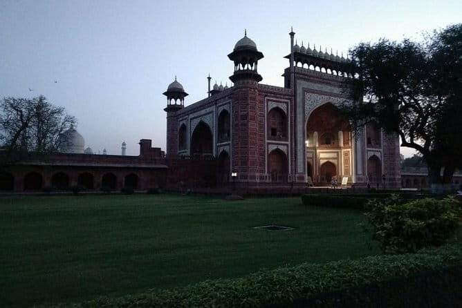 Sunrise tour of Taj Mahal with Guide - The Experience of Watching the Sunrise