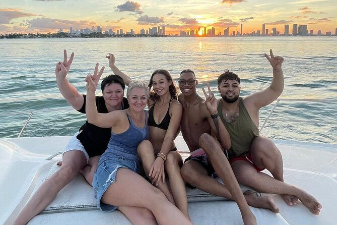 Sunset and Night Cruise of the Miami Bay Skyline on a Yacht - Who Will Love This Experience?