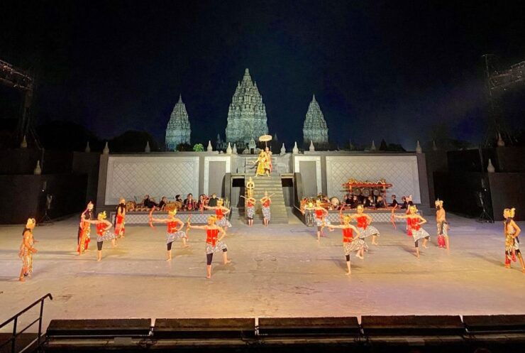Sunset at Prambanan and Sendratari Ramayana Ballet Prambanan - Sunset Magic at Prambanan Temple