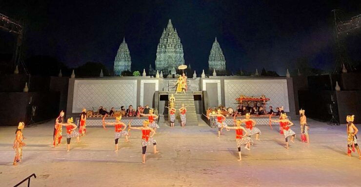 Sunset at Prambanan and Sendratari Ramayana Ballet Prambanan - Ramayana Ballet Spectacular Performance