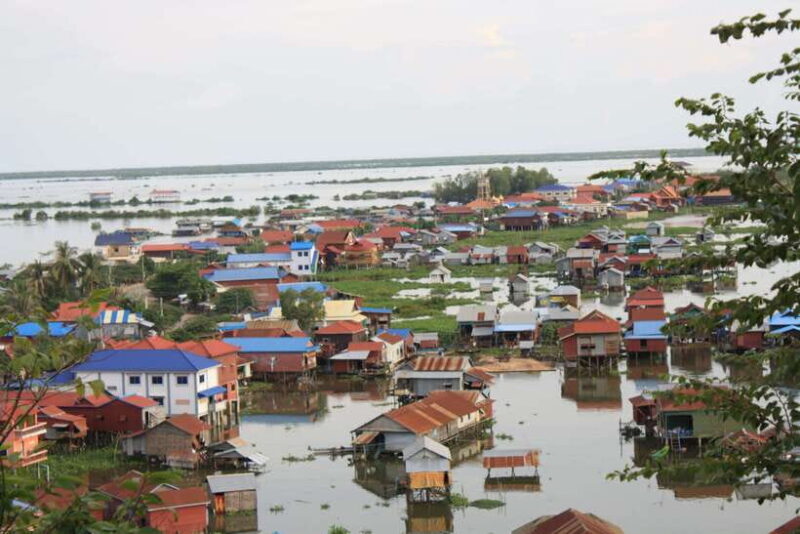 Sunset at the Floating Village on the Gigantic Lake - Who Should Consider This Tour?
