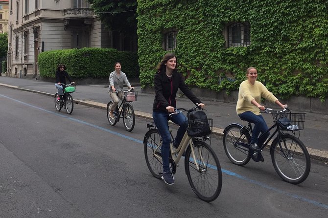 Sunset Bike Tour in Milan With Aperitivo Included - The Sum Up