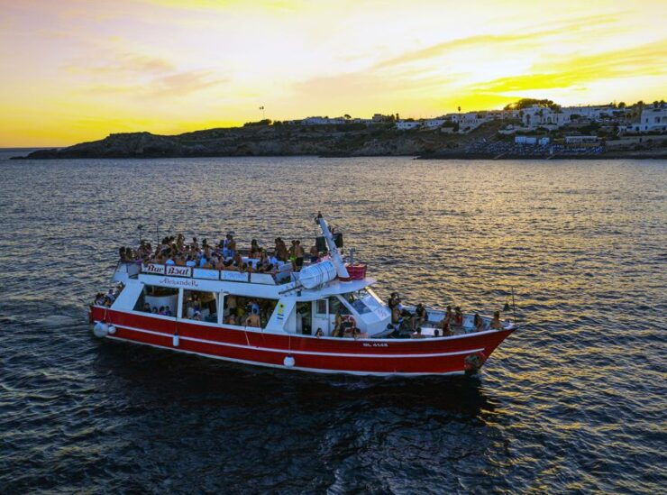 Sunset Boat Party in the Waters of Salento With Drinks - Features