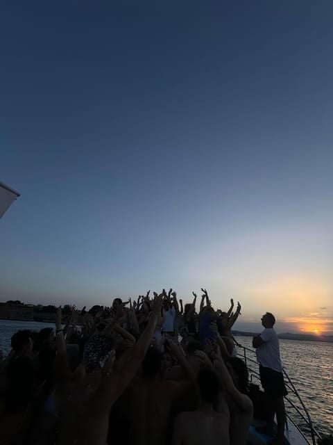 SUNSET BOAT PARTY - Overview of the Sunset Boat Party
