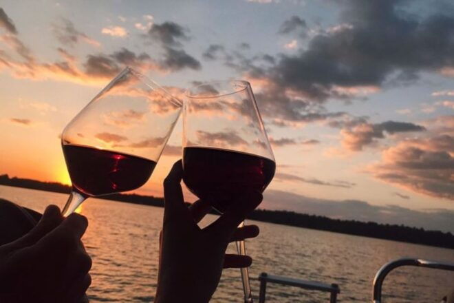 Sunset Boat Ride at Lake Trasimeno With Aperitif or Dinner - Tour Highlights