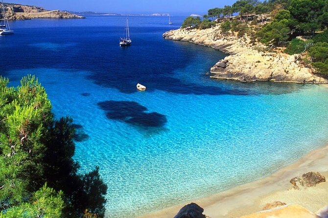 Sunset Boat Tour in Ibiza With All Inclusive - Onboard Amenities and Activities