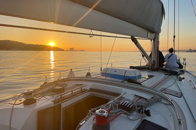 Sunset Boat Tour in Lisbon With Wine - Meeting and Pickup Details