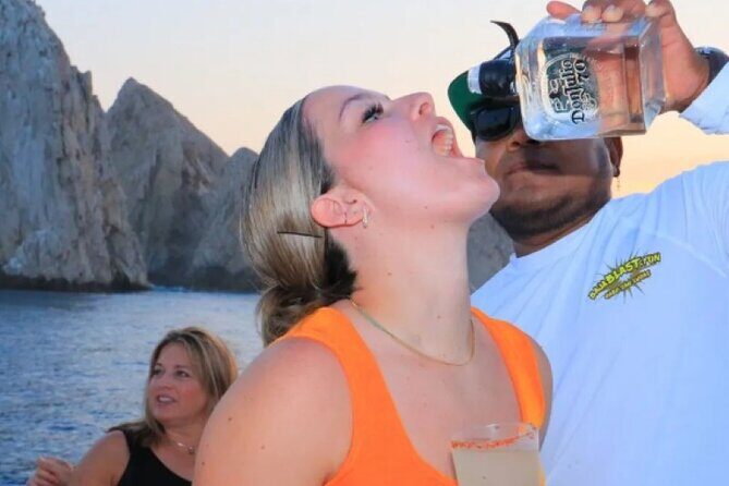 Sunset Boat Tour Includes Open Bar and Dinner - An in-depth look at the Sunset Boat Tour experience