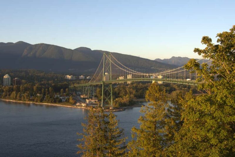 Sunset Bus Tour: Stanley Park & English Bay Photostops - Deep Dive into the Itinerary