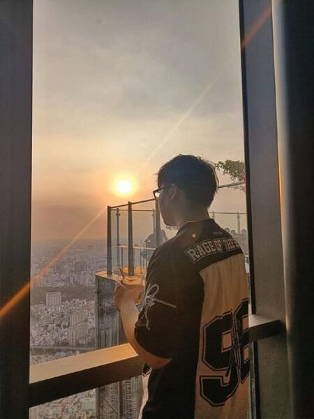 Sunset Café Experience at Landmark 81 & Food Tour - What to Expect