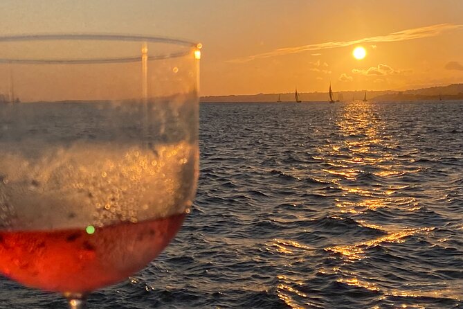 Sunset Cruise in Lisbon With Live DJ and 1 Drink - Live DJ and Dancing Onboard
