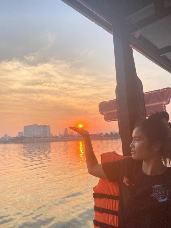 Sunset Cruise: Unlimited Cold Beers, BBQ buffet & Fruit Platter - How the food and drinks measure up